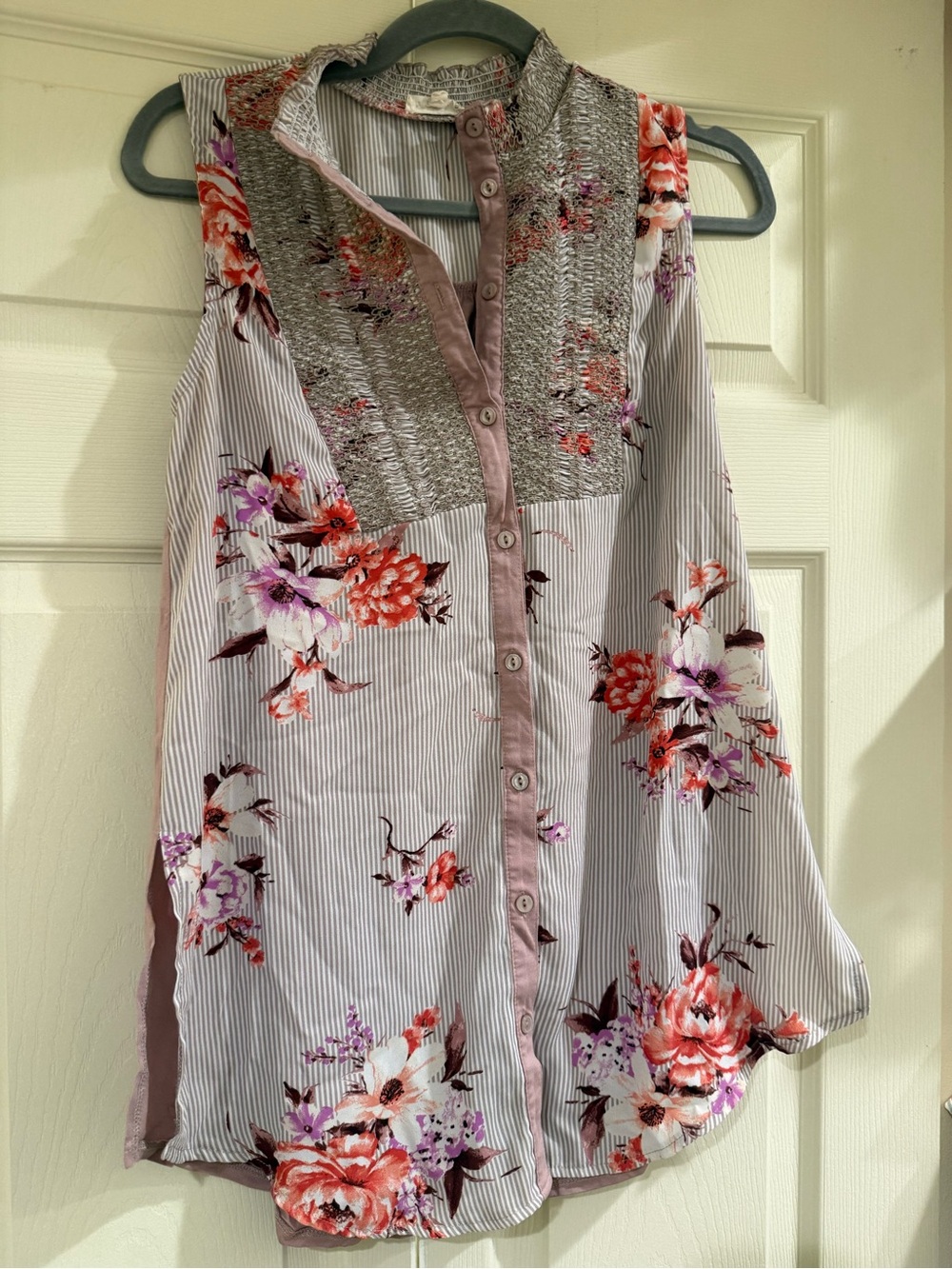 Mystree Striped Floral Sleeveless Button-Front Camisole in Pink and Gray